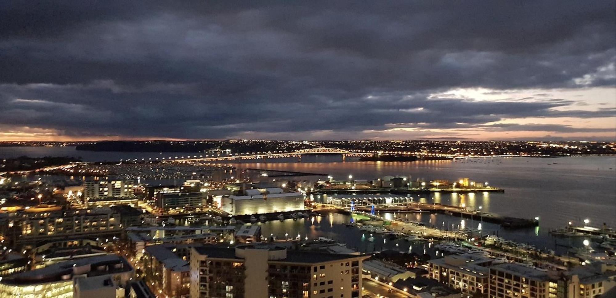 Magnificent Harbour View Skytower View Apartment In Cbd Auckland Exterior foto