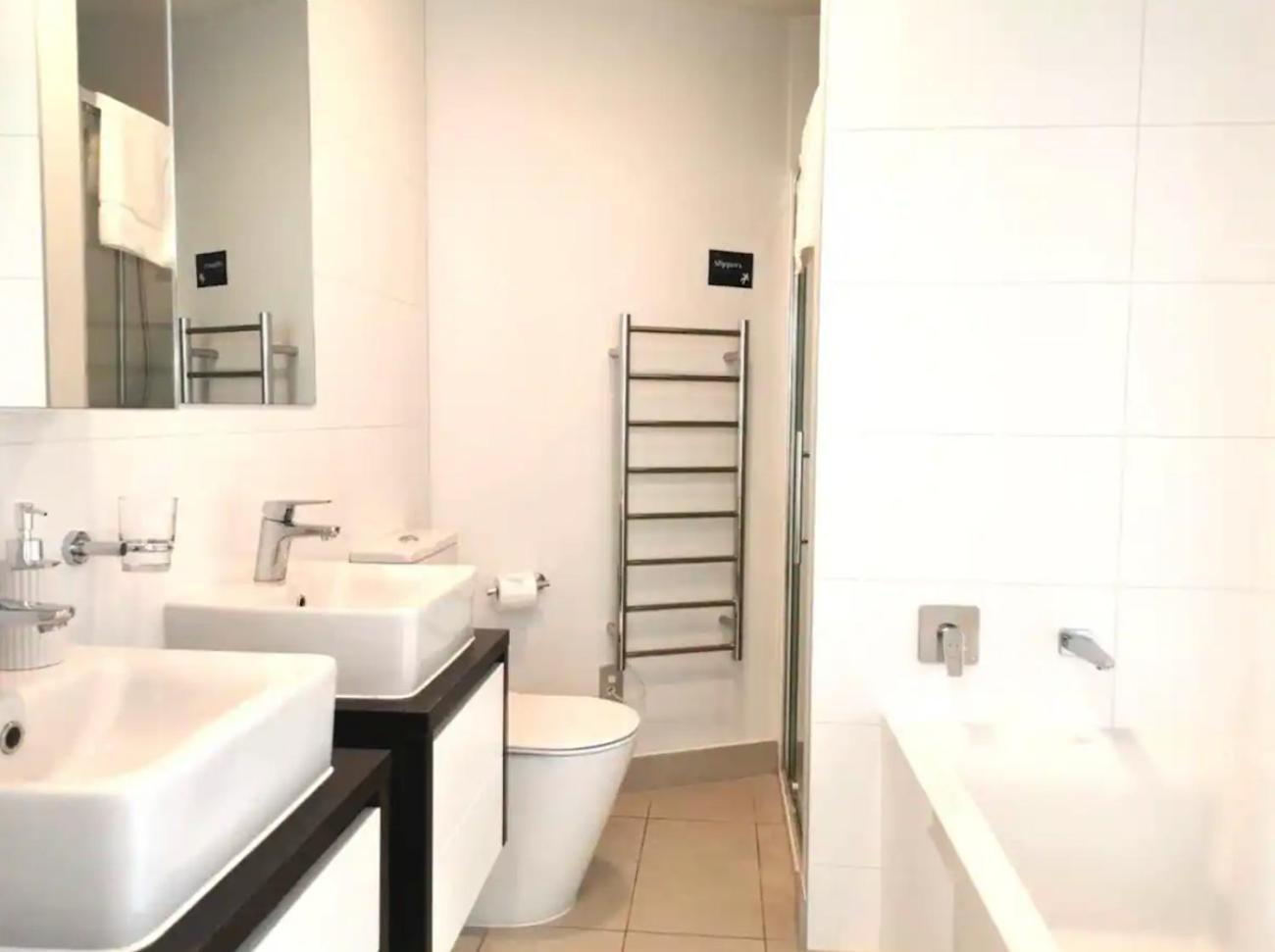 Magnificent Harbour View Skytower View Apartment In Cbd Auckland Exterior foto